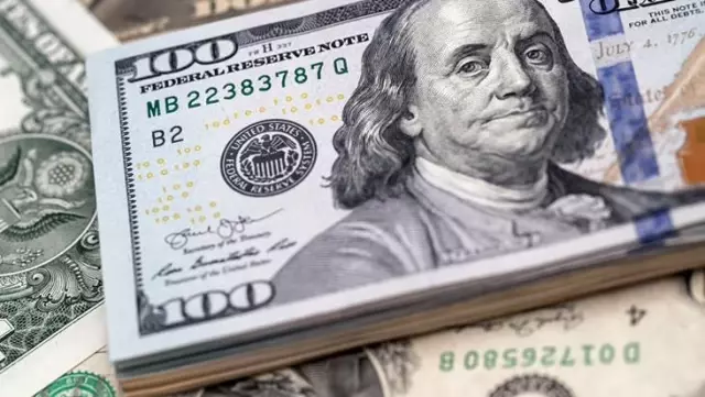 Güne yatay seyirle başlayan dolar 8,48'den işlem görüyor Güne yatay seyirle başlayan dolar 8,48'den işlem görüyor