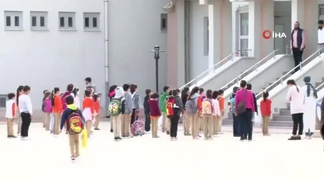 İlkokul ve ana sınıfları kapılarını öğrenciler için açtı İlkokul ve ana sınıfları kapılarını öğrenciler için açtı