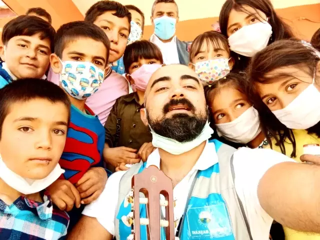 İran sınırında yaşayan çocukların hayalleri gerçeğe döndü İran sınırında yaşayan çocukların hayalleri gerçeğe döndü
