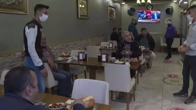 Erzincan'da kademeli normalleşme kapsamında işletmeler müşteri kabul etmeye başladı