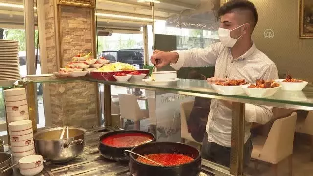 Erzincan'da kademeli normalleşme kapsamında işletmeler müşteri kabul etmeye başladı