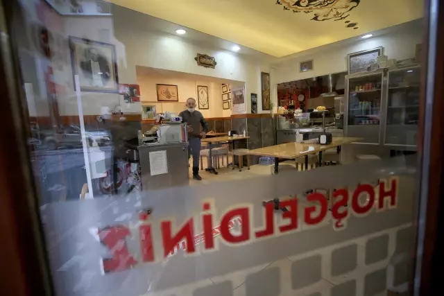 Eskişehir ve Kütahya'da kademeli normalleşme süreci kapsamında yeme içme yerleri açıldı