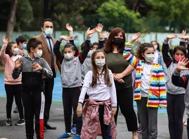 Kademeli normalleşme süreciyle ilkokullarda ve ana sınıflarında yüz yüze eğitim başladı
