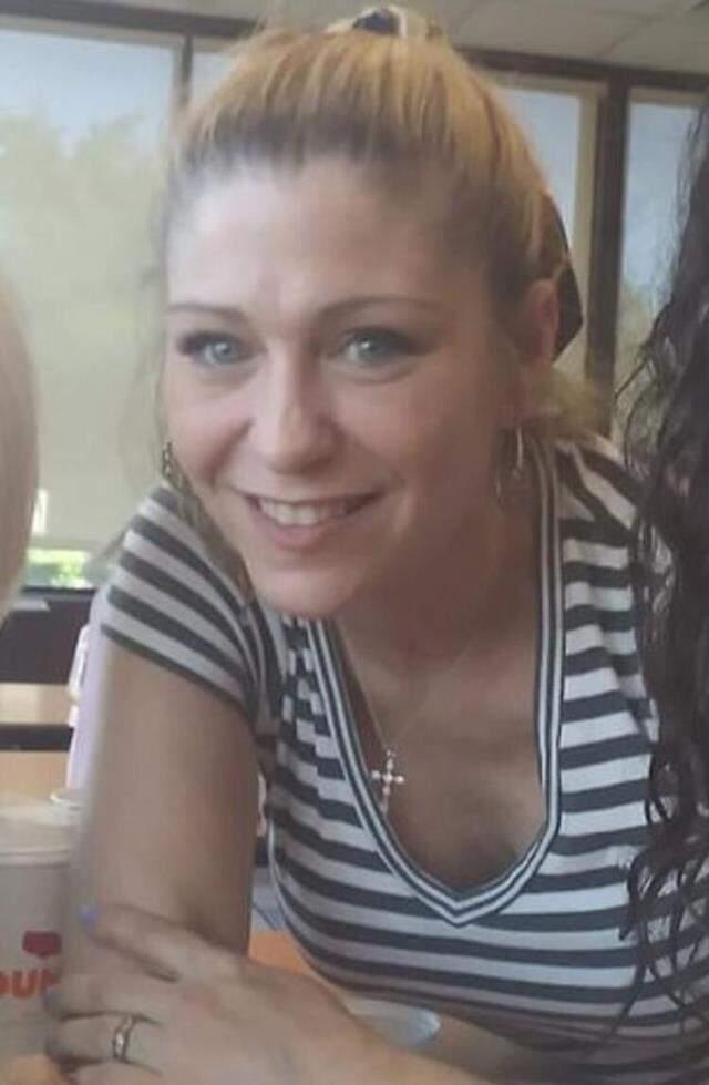 Koca şehir bu kadını konuşuyor! Çırılçıplak şekilde kanalizasyonda dolaşıyor, yakınları yer altına yemek bırakıyor