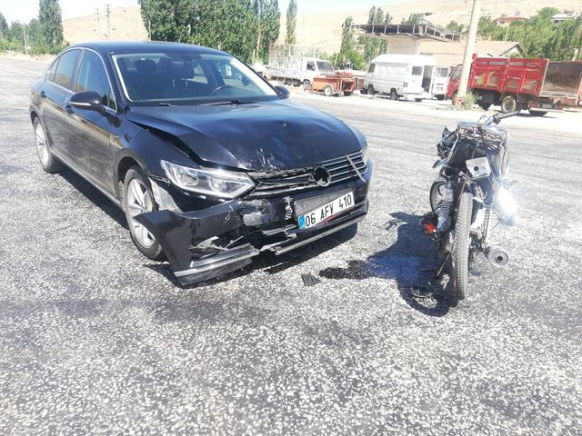 Malatya'da otomobilin çarptığı motosiklet sürücüsü yaralandı Malatya'da otomobilin çarptığı motosiklet sürücüsü yaralandı