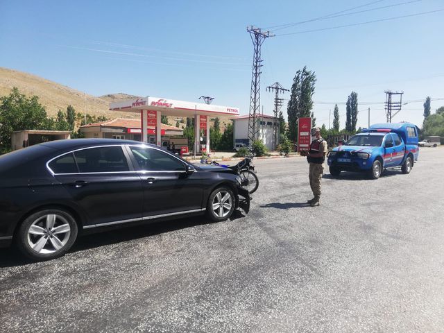 Malatya'da otomobilin çarptığı motosiklet sürücüsü yaralandı Malatya'da otomobilin çarptığı motosiklet sürücüsü yaralandı