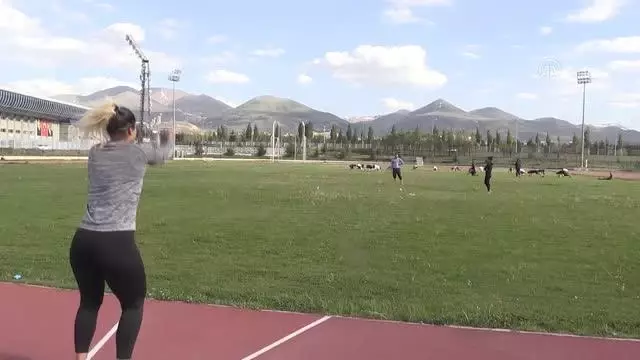 Milli ciritçi Eda Tuğsuz, Tokyo Olimpiyatları'na madalya hedefiyle hazırlanıyor