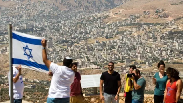 Naftali Bennett: İsrail başbakanı olması beklenen milliyetçi politikacı Naftali Bennett: İsrail başbakanı olması beklenen milliyetçi politikacı