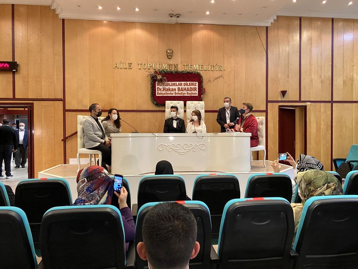 Nikahlar, davetliler huzurunda kıyılmaya başlandı