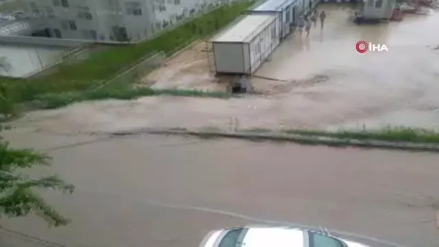 Son dakika: Sağanak yağış sele neden oldu Son dakika: Sağanak yağış sele neden oldu