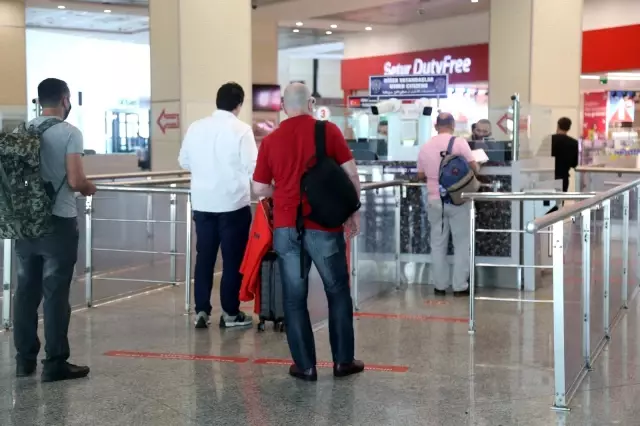 Sarp Sınır Kapısı yaya geçişlerine açıldı, beklenen yoğunluk gerçekleşmedi