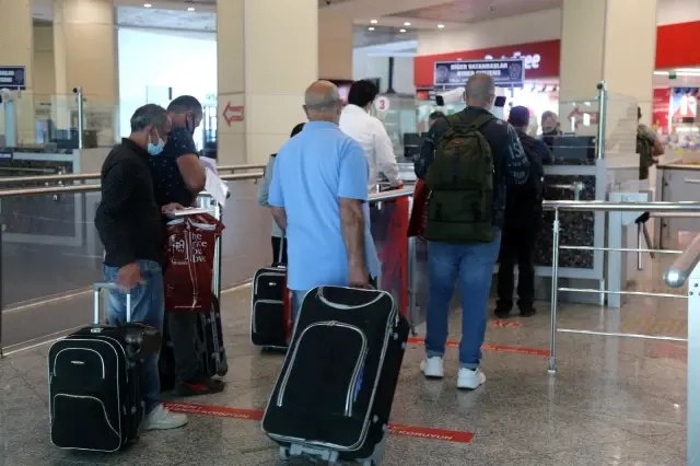 Sarp Sınır Kapısı yaya geçişlerine açıldı, beklenen yoğunluk gerçekleşmedi