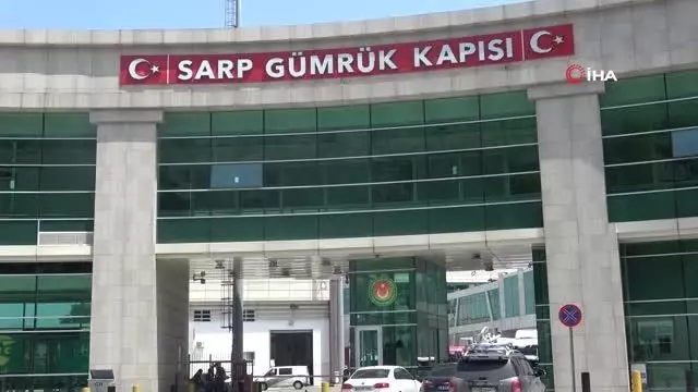 Sarp Sınır Kapısı yaya geçişlerine açıldı, beklenen yoğunluk gerçekleşmedi Sarp Sınır Kapısı yaya geçişlerine açıldı, beklenen yoğunluk gerçekleşmedi