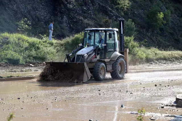 Son dakika haberleri | Sel nedeniyle kapanan Amasya-Erzincan karayolu trafiğe açıldı Son dakika haberleri | Sel nedeniyle kapanan Amasya-Erzincan karayolu trafiğe açıldı