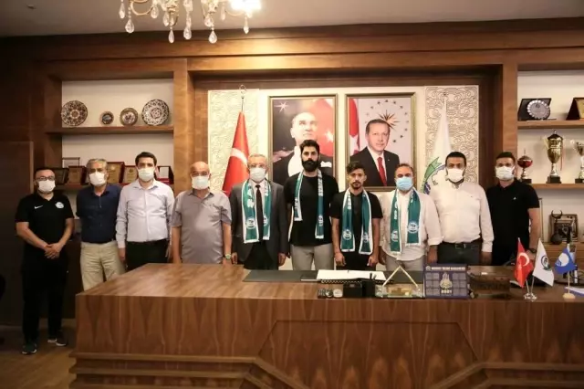 Serik Belediyespor 2 oyuncusuyla 1 yıl daha anlaştı Serik Belediyespor 2 oyuncusuyla 1 yıl daha anlaştı