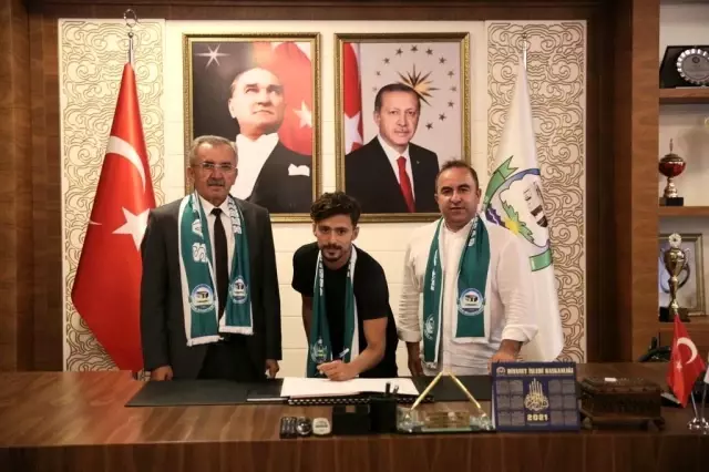 Serik Belediyespor 2 oyuncusuyla 1 yıl daha anlaştı Serik Belediyespor 2 oyuncusuyla 1 yıl daha anlaştı