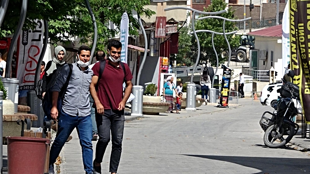 Şırnak'ta esnafın 'Yeni normalleşme' hazırlıkları başladı Şırnak'ta esnafın 'Yeni normalleşme' hazırlıkları başladı