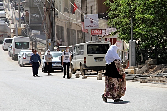 Şırnak'ta esnafın 'Yeni normalleşme' hazırlıkları başladı Şırnak'ta esnafın 'Yeni normalleşme' hazırlıkları başladı