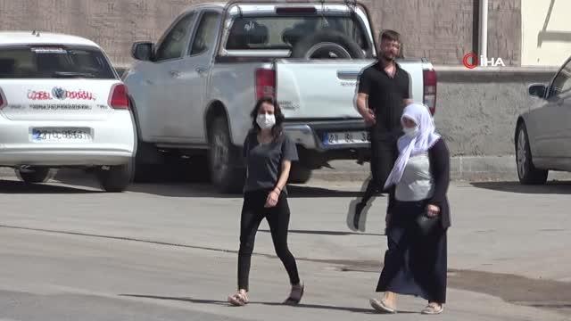 Şırnak'ta esnafların 'Yeni normalleşme' hazırlıkları başladı Şırnak'ta esnafların 'Yeni normalleşme' hazırlıkları başladı
