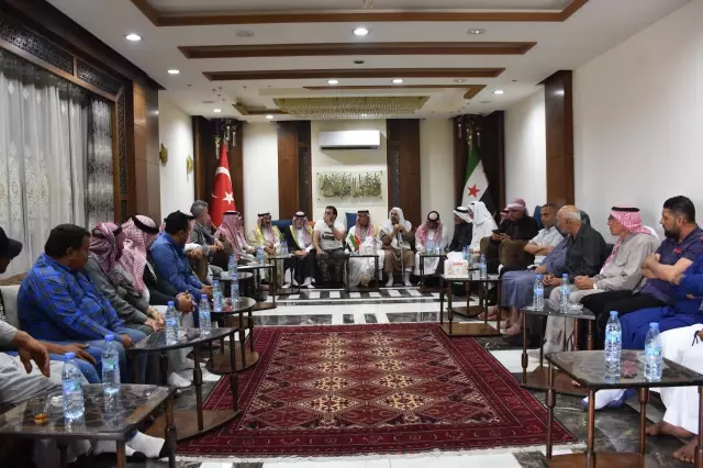 Suriye Kabileler ve Aşiretler Meclisi: Münbiç halkının haklı ayaklanmasını bütün imkanlarımızla destekliyoruz Suriye Kabileler ve Aşiretler Meclisi: Münbiç halkının haklı ayaklanmasını bütün imkanlarımızla destekliyoruz