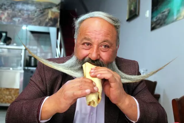 Erzincan'da kademeli normalleşme kapsamında işletmeler müşteri kabul etmeye başladı