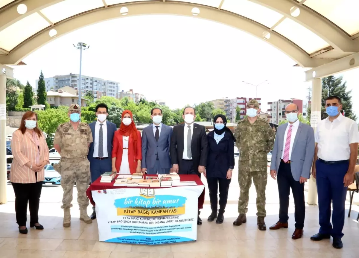 Vali Ali Hamza Pehlivan, Ceza İnfaz Kurumu Kütüphaneleri İçin Kurulan Kitap Bağış Stantını Ziyaret Etti