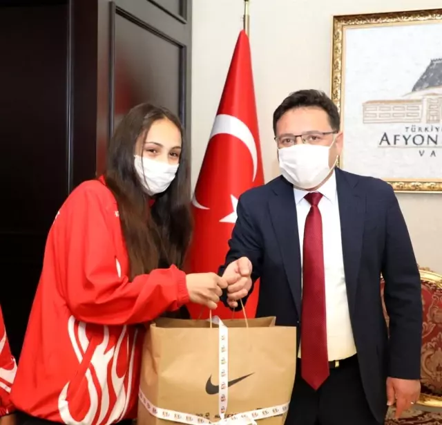 Vali Çiçek: 'Spor ve sporcuya vereceğimiz sürdüreceğiz' Vali Çiçek: 'Spor ve sporcuya vereceğimiz sürdüreceğiz'