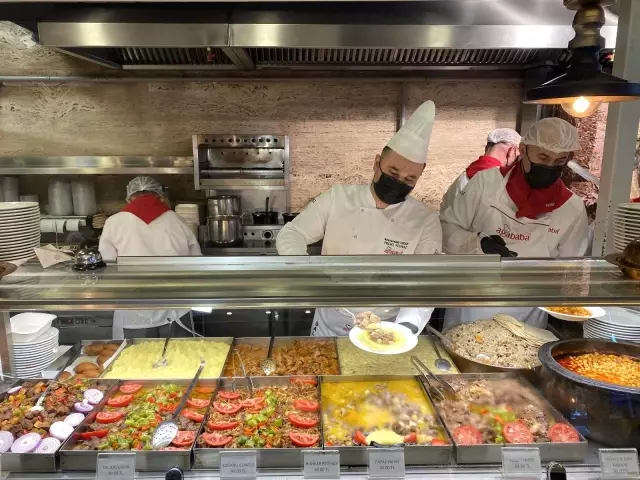 Son dakika haber | Yeni normalleşme kararıyla birlikte restoranlar hizmete açıldı