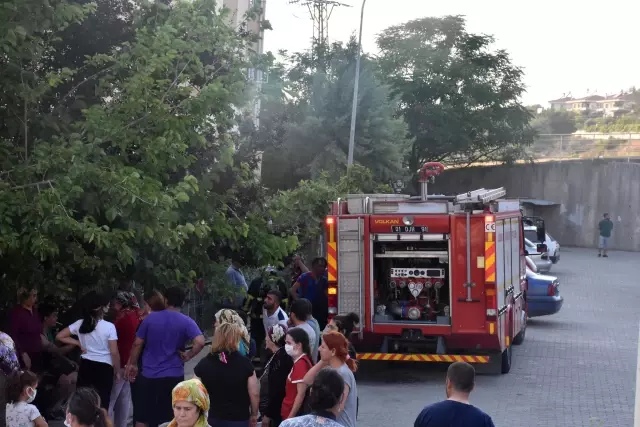Bir apartmanda çıkan yangında 3 kişi dumandan etkilendi Bir apartmanda çıkan yangında 3 kişi dumandan etkilendi
