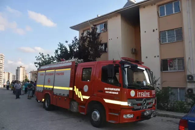 Bir apartmanda çıkan yangında 3 kişi dumandan etkilendi Bir apartmanda çıkan yangında 3 kişi dumandan etkilendi