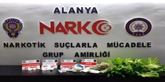 Alanya'da polisten uyuşturucu baskını: 3 gözaltı Alanya'da polisten uyuşturucu baskını: 3 gözaltı