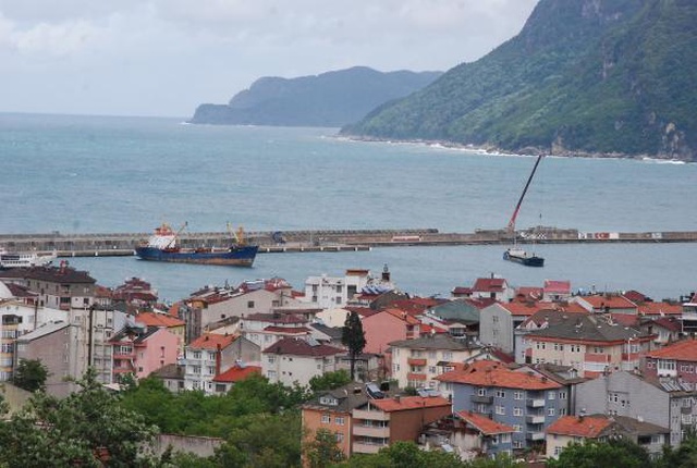 AMASRA'DA RÜZGAR DENİZDE DEV DALGALAR OLUŞTURDU AMASRA'DA RÜZGAR DENİZDE DEV DALGALAR OLUŞTURDU