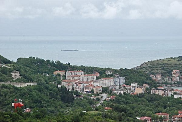 AMASRA'DA RÜZGAR DENİZDE DEV DALGALAR OLUŞTURDU AMASRA'DA RÜZGAR DENİZDE DEV DALGALAR OLUŞTURDU