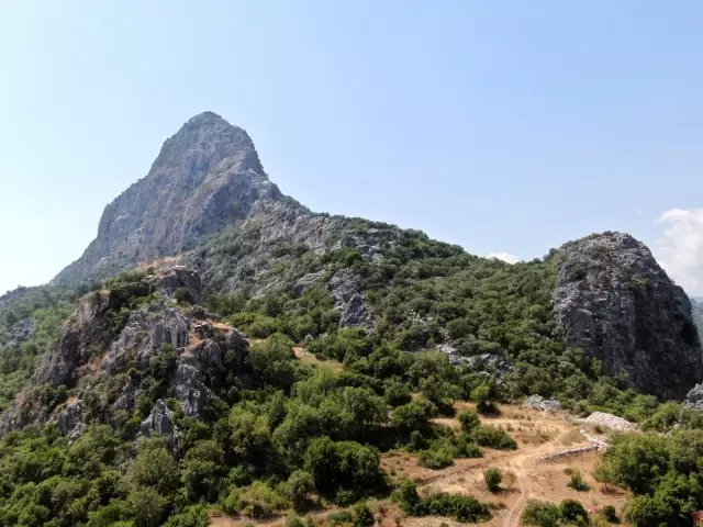 Antalya'da 10 gündür haber alınamayan dağcı havadan karadan aranıyor