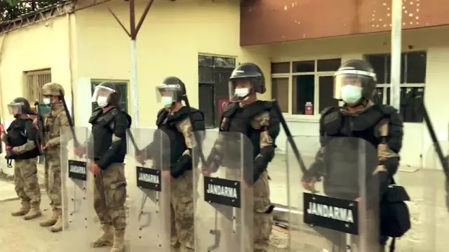 Son dakika haberi: Antalya'da uyuşturucu ve yağma çetesine 'Kasırga' operasyonu: 26 gözaltı Son dakika haberi: Antalya'da uyuşturucu ve yağma çetesine 'Kasırga' operasyonu: 26 gözaltı