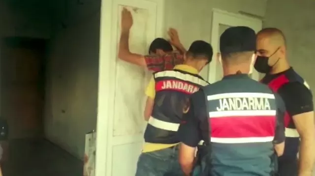 Son dakika haberi: Antalya'da uyuşturucu ve yağma çetesine 'Kasırga' operasyonu: 26 gözaltı Son dakika haberi: Antalya'da uyuşturucu ve yağma çetesine 'Kasırga' operasyonu: 26 gözaltı