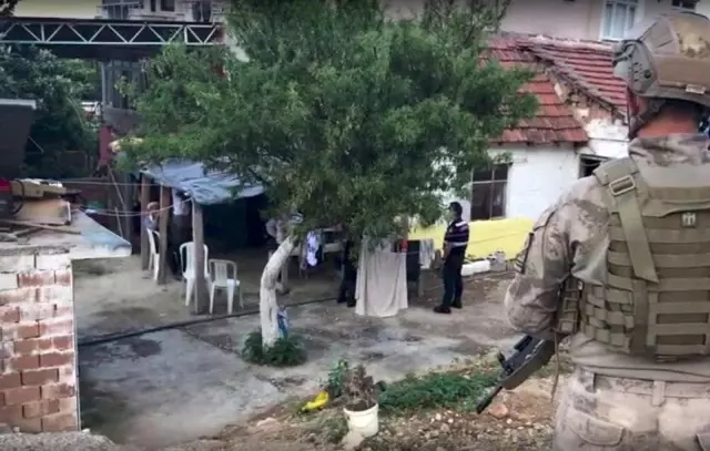 Son dakika haberi: Antalya'da uyuşturucu ve yağma çetesine 'Kasırga' operasyonu: 26 gözaltı Son dakika haberi: Antalya'da uyuşturucu ve yağma çetesine 'Kasırga' operasyonu: 26 gözaltı