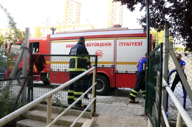 Son dakika haber: Apartman dairesinde yangın: 3 kişi dumandan etkilendi Son dakika haber: Apartman dairesinde yangın: 3 kişi dumandan etkilendi