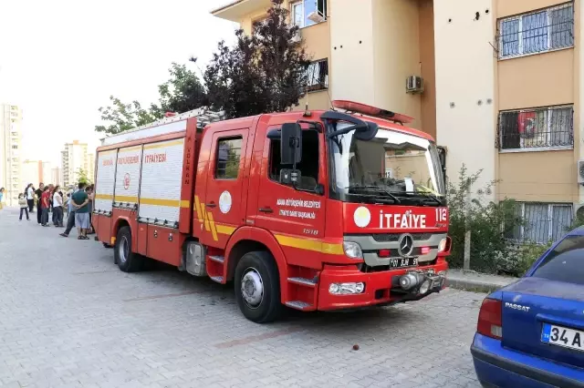 Son dakika haber: Apartman dairesinde yangın: 3 kişi dumandan etkilendi Son dakika haber: Apartman dairesinde yangın: 3 kişi dumandan etkilendi