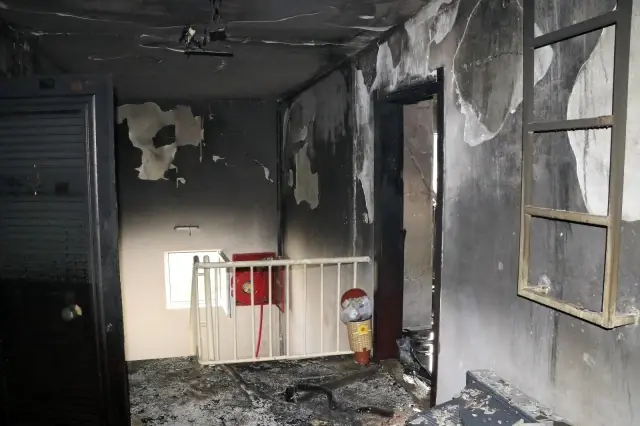 Son dakika haber: Apartman dairesinde yangın: 3 kişi dumandan etkilendi Son dakika haber: Apartman dairesinde yangın: 3 kişi dumandan etkilendi