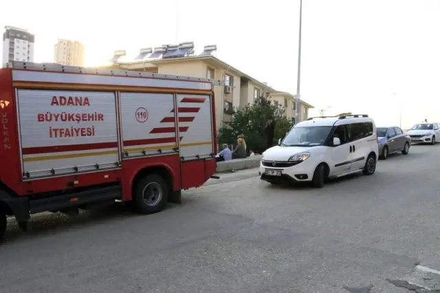 Son dakika haber: Apartman dairesinde yangın: 3 kişi dumandan etkilendi Son dakika haber: Apartman dairesinde yangın: 3 kişi dumandan etkilendi