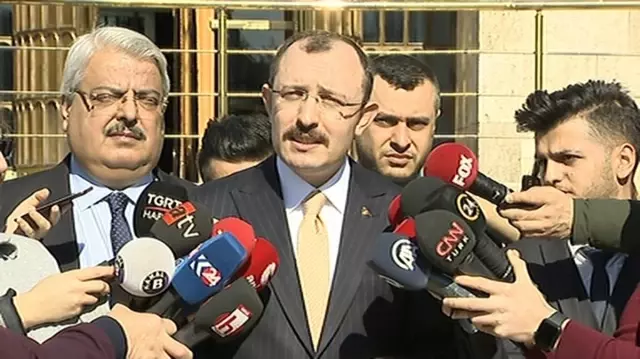 Bakan Muş'tan İzmir'de rehin alınan gümrük personeline geçmiş olsun telefonu Bakan Muş'tan İzmir'de rehin alınan gümrük personeline geçmiş olsun telefonu