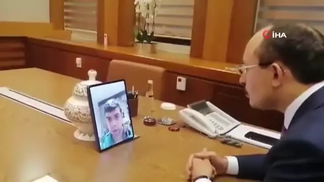 Bakan Muş'tan İzmir'de rehin alınan gümrük personeline geçmiş olsun telefonu Bakan Muş'tan İzmir'de rehin alınan gümrük personeline geçmiş olsun telefonu