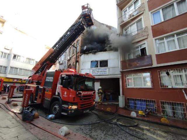 Beyoğlu'ndaki halı yıkama fabrikasında çıkan yangın 5 katlı binaya sıçradı