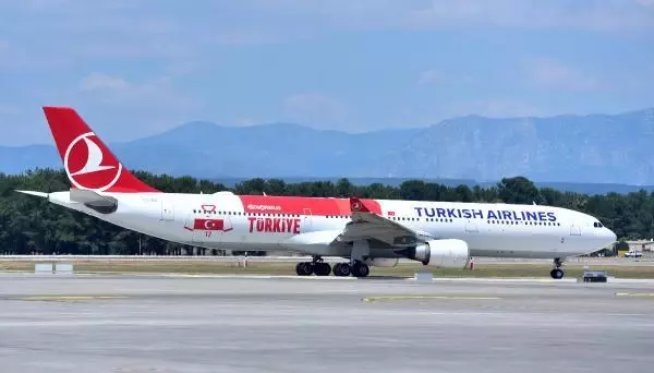 'Bizim Çocuklar'ın tarihi formayla Avrupa yolculuğu başladı 'Bizim Çocuklar'ın tarihi formayla Avrupa yolculuğu başladı