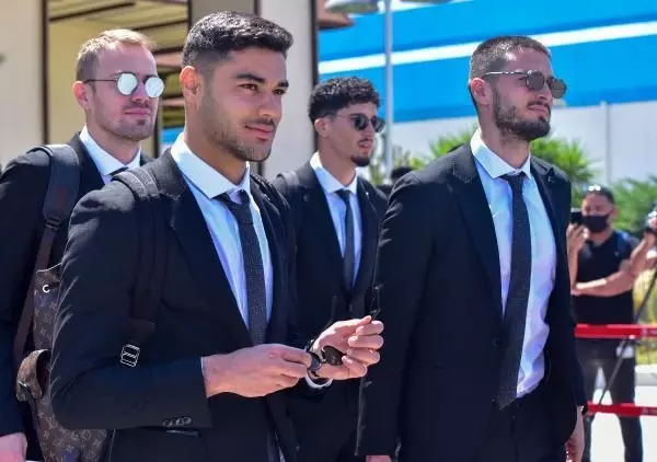 'Bizim Çocuklar'ın tarihi formayla Avrupa yolculuğu başladı 'Bizim Çocuklar'ın tarihi formayla Avrupa yolculuğu başladı
