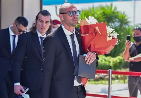 'Bizim Çocuklar'ın tarihi formayla Avrupa yolculuğu başladı 'Bizim Çocuklar'ın tarihi formayla Avrupa yolculuğu başladı