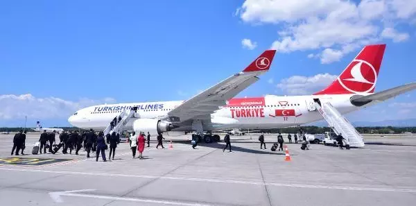 'Bizim Çocuklar'ın tarihi formayla Avrupa yolculuğu başladı 'Bizim Çocuklar'ın tarihi formayla Avrupa yolculuğu başladı