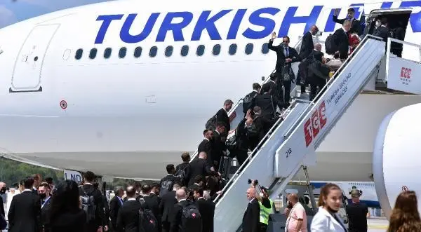 'Bizim Çocuklar'ın tarihi formayla Avrupa yolculuğu başladı 'Bizim Çocuklar'ın tarihi formayla Avrupa yolculuğu başladı