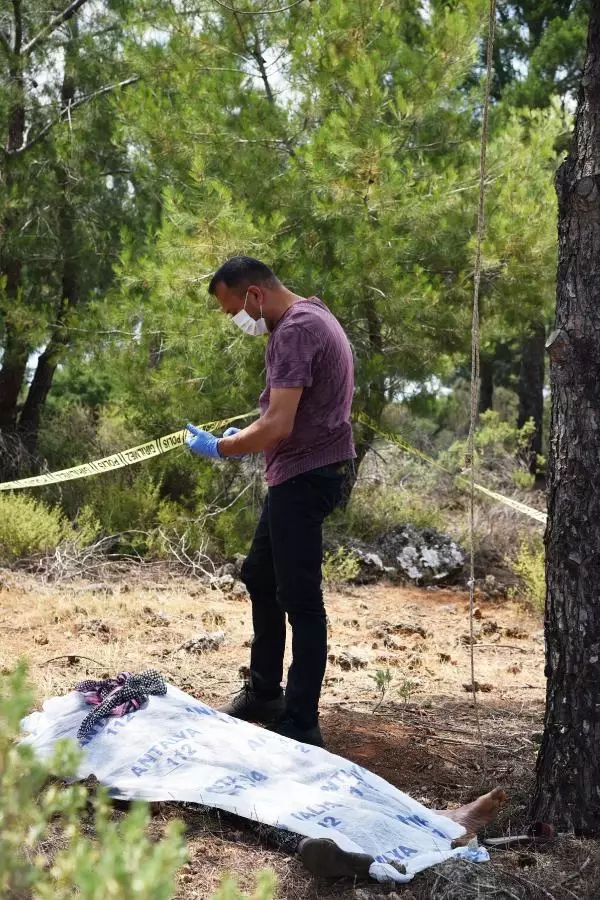 Bunalımda olduğu öne sürülen 3 çocuk annesi, yaşamına son verdi Bunalımda olduğu öne sürülen 3 çocuk annesi, yaşamına son verdi